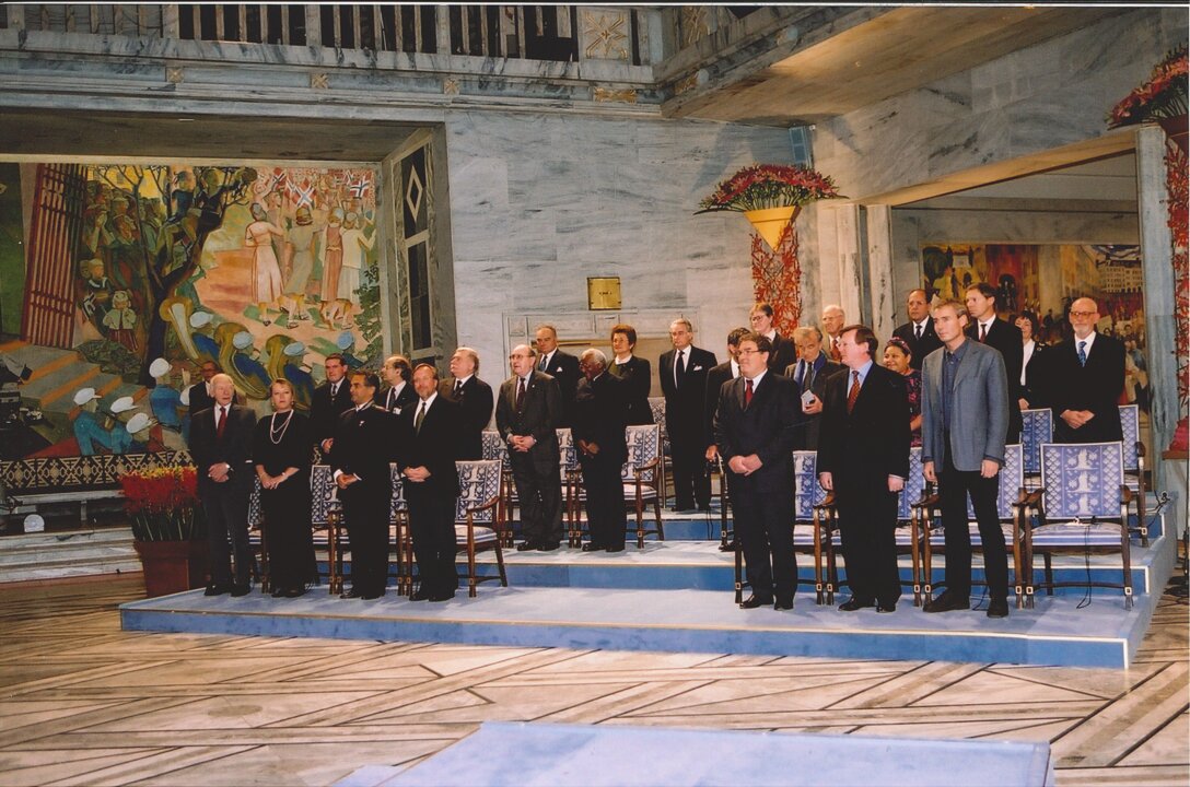 manbet手机版2001年诺贝尔和平奖得主在颁奖典礼上