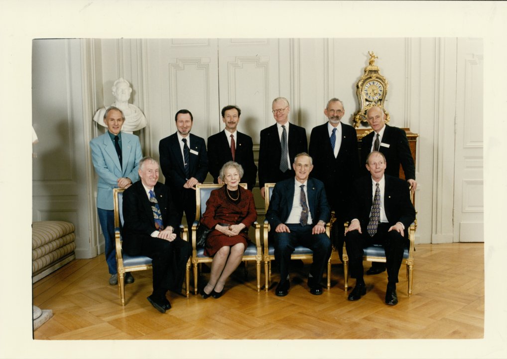 manbet手机版1989年诺贝尔奖得主合影