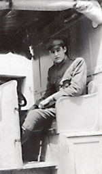 manbet手机版欧内斯特·海明威在战争期间担任救护车司机。