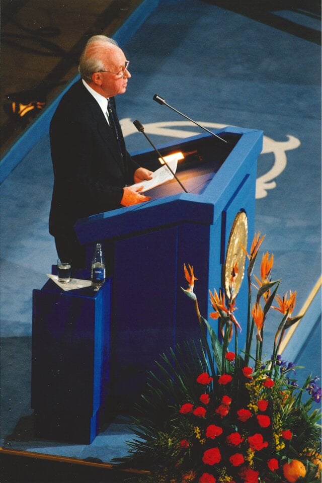 manbet手机版伊扎克·拉宾发表诺贝尔奖演讲
