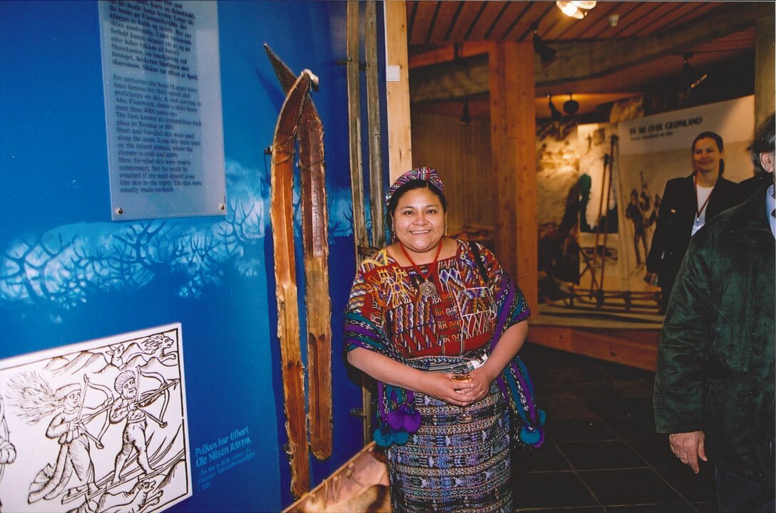manbet手机版Rigoberta Menchú Tum在2001年诺贝尔百年庆典上