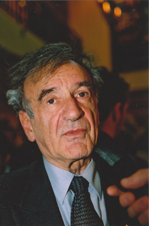 manbet手机版Elie Wiesel在2001年的诺贝尔百年纪念上