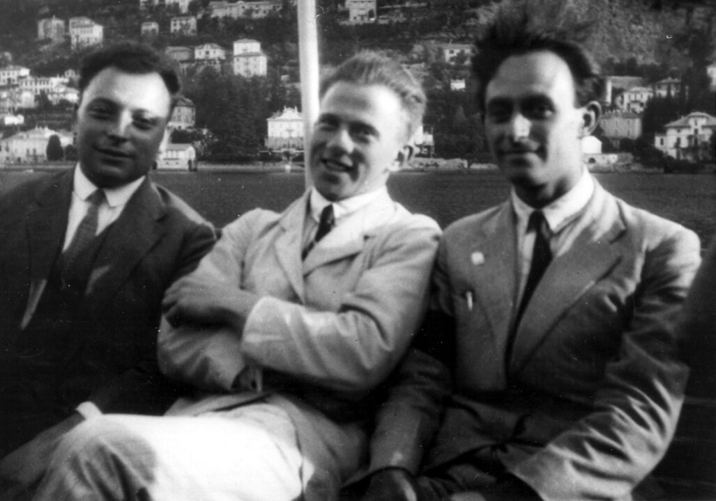 manbet手机版沃尔夫冈·泡利、维尔纳·海森堡和恩里科·费米摄于1927年9月