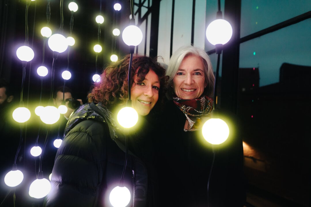 manbet手机版Emmanuelle Charpentier和Jennifer Doudna参观诺贝尔灯光周