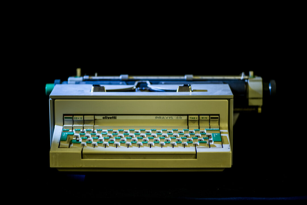 manbet手机版阿尔瓦·默达尔的打字机