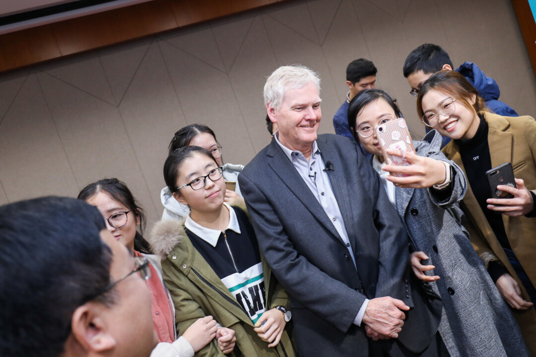 manbet手机版中国合肥，诺贝尔奖激励计划，与迈克尔·w·杨合作