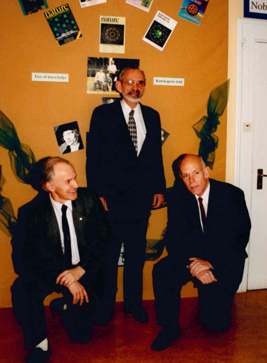 manbet手机版Harry Kroto, Robert Curl和Richard Smalley 1996