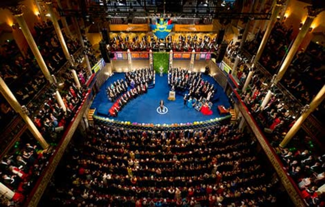manbet手机版天野浩接受诺贝尔奖。manbet手机版诺贝尔奖颁奖典礼在斯德哥尔摩音乐厅举行