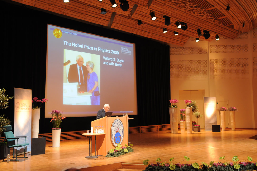 manbet手机版威拉德·s·博伊尔发表诺贝尔奖演讲
