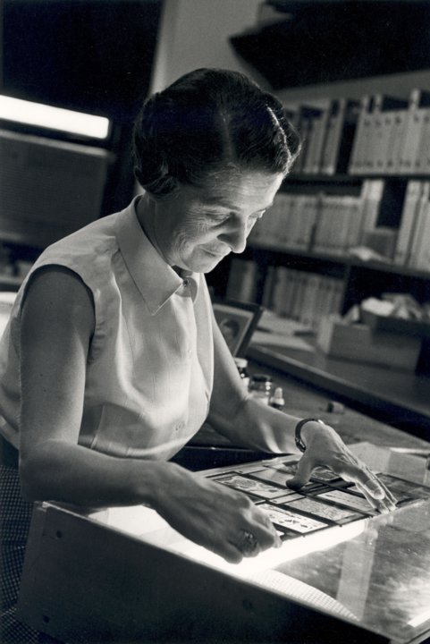 manbet手机版20世纪50年代末，Rita Levi-Montalcini在华盛顿大学的办公室