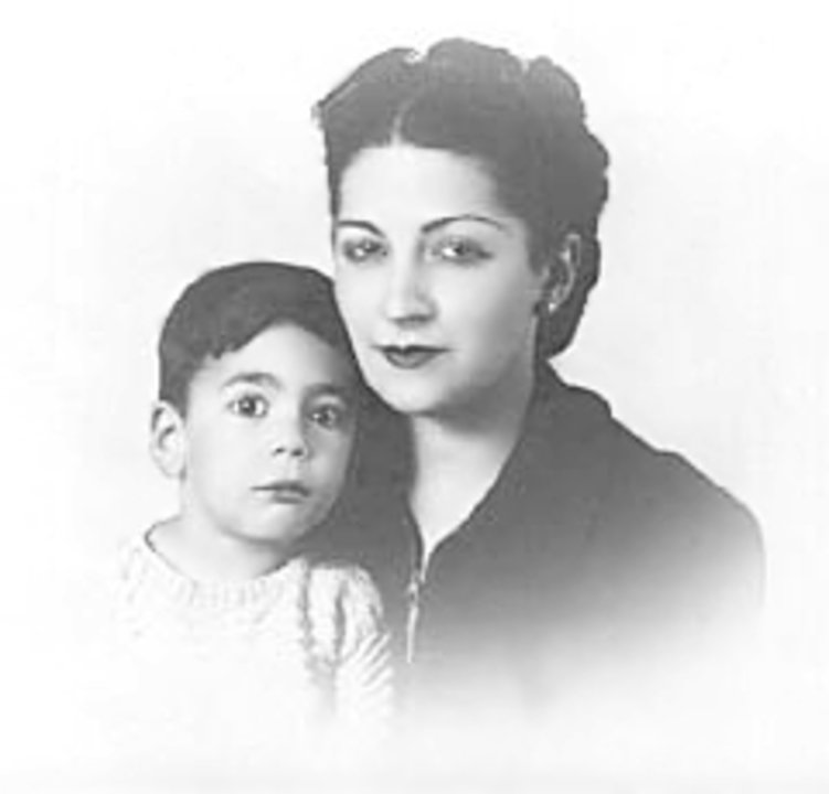 manbet手机版马里奥·巴尔加斯·略萨和他母亲