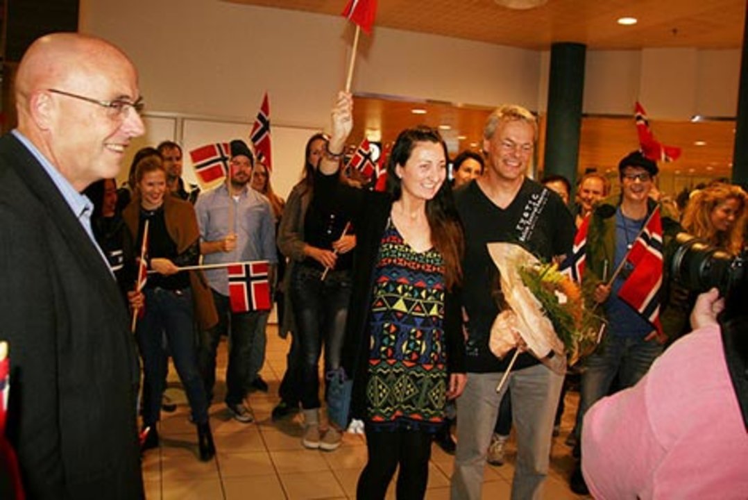 manbet手机版10月7日星期二，2014年诺贝尔生理学或医学奖宣布后，诺贝尔奖得主爱德华·莫泽在特隆赫姆机场受到欢迎。manbet手机版图片:Idun Haugan, NTNU通讯div。