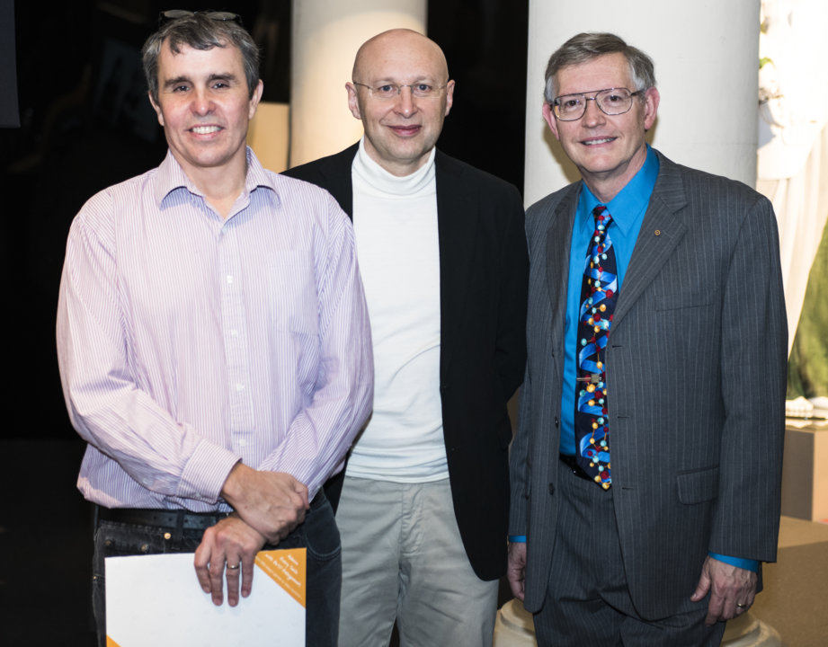 manbet手机版三位诺贝尔化学奖得主齐聚诺贝尔博物馆。manbet手机版左起:Eric Betzig, Stefan W. Hell和William E. Moerner。