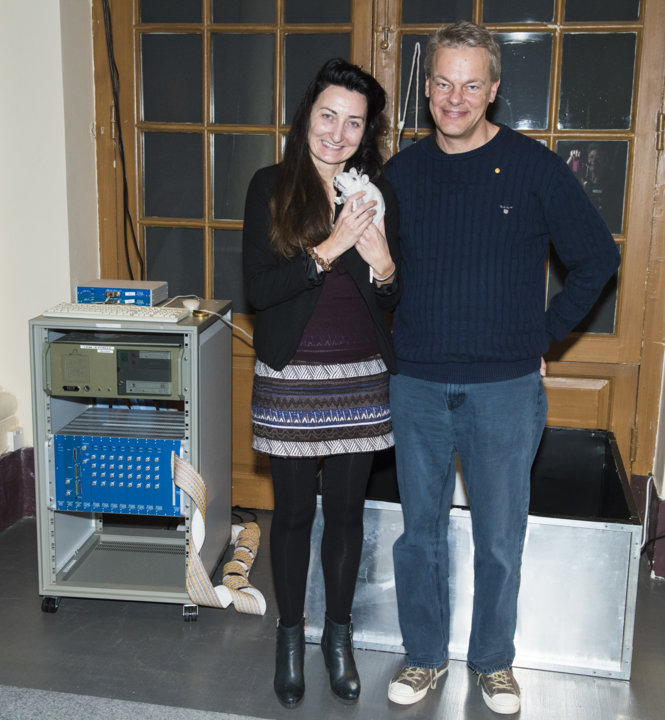 manbet手机版梅·布里特和爱德华•i莫泽诺贝尔博物馆的收藏展示他们的礼物:一个网格细胞实验室,在2014年的诺贝尔奖获得者”聚在一起2014年12月6日。