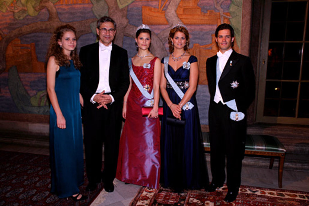 manbet手机版诺贝尔奖得主奥尔汉·帕慕克和他的女儿