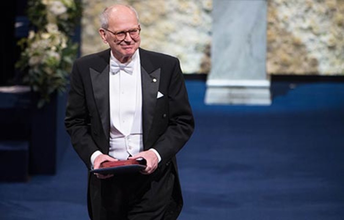 manbet手机版Rainer Weiss在斯德哥尔摩音乐厅接受诺贝尔奖后