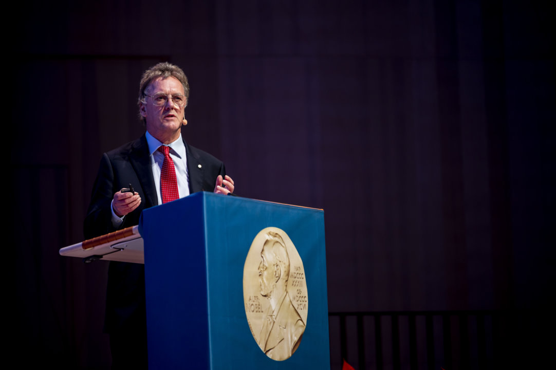 manbet手机版彼得·j·拉特克利夫爵士发表诺贝尔奖演讲