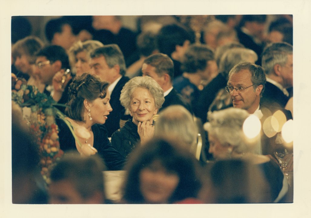 manbet手机版Wislawa Szymborska在Bild kuvert S 049宴会上