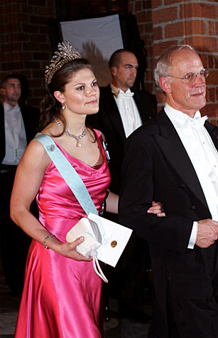 manbet手机版瑞典王储维多利亚公主和诺贝尔物理学奖得主大卫·j·格罗斯