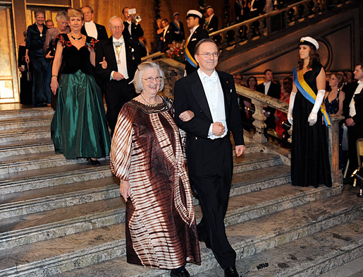manbet手机版经济学奖得主埃莉诺·奥斯特罗姆出席诺贝尔晚宴