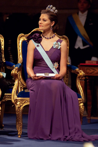 manbet手机版瑞典王储维多利亚公主在2009年诺贝尔奖颁奖典礼上