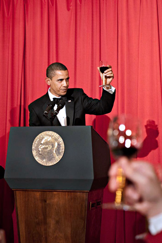 manbet手机版奥巴马在诺贝尔和平奖晚宴上向阿尔弗雷德·诺贝尔敬酒万博体育安卓版app