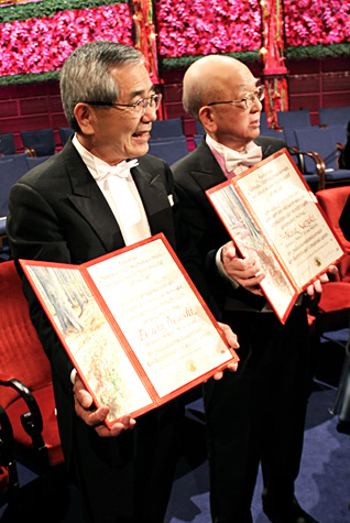 manbet手机版诺贝尔化学奖得主根岸英一和铃木明