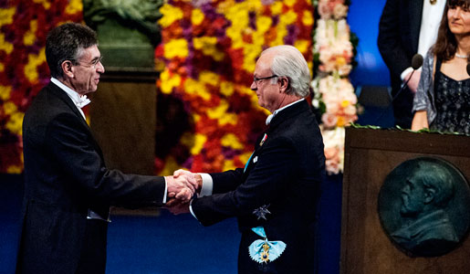manbet手机版诺贝尔化学奖获得者罗伯特·莱夫科维茨(Robert J. Lefkowitz)接受诺贝尔奖