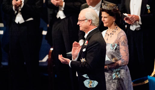 manbet手机版西尔维亚女王和国王卡尔十六世·古斯塔夫为诺贝尔奖得主鼓掌