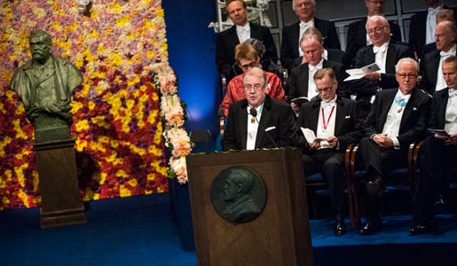 manbet手机版马库斯·斯托奇博士håller坐在hälsningsanförande下的诺贝尔奖颁奖典礼i Konserthuset斯德哥尔摩