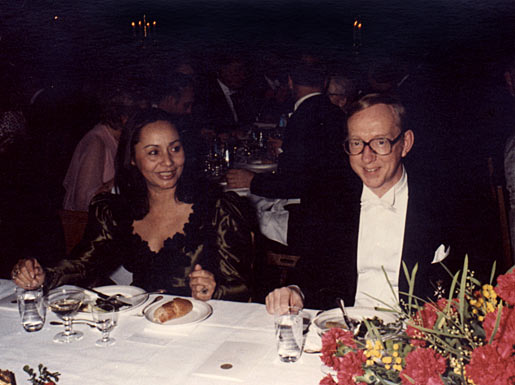 manbet手机版本格特·i·萨缪尔森和诺贝尔文学奖得主加布里埃尔·GarcÃ-a MÃ的妻子梅赛德斯·巴查·德GarcÃ-a MÃ
