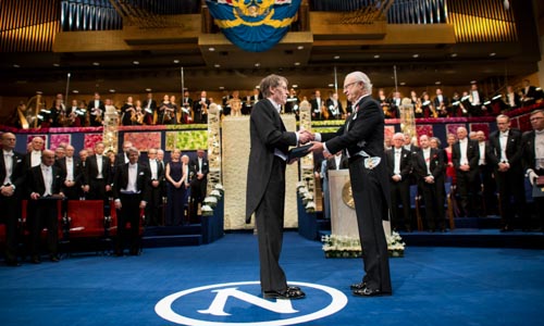 manbet手机版经济学奖得主拉尔斯·彼得·汉森接受他的奖项