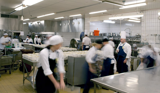 manbet手机版45名厨师和260名服务员为宴会提供餐食