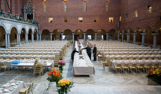 manbet手机版斯德哥尔摩市政厅蓝色大厅里的桌子都摆好了