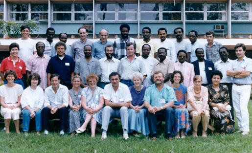manbet手机版艾滋病毒感染检测课程在班吉的巴斯德研究所,中非共和国,1987年。