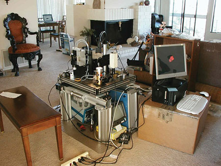 manbet手机版拉霍亚实验室。manbet手机版在哈拉尔德的客厅里建造第一台PALM显微镜。