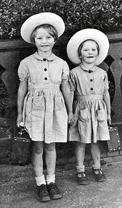 manbet手机版伊丽莎白·布莱克本和她的妹妹凯瑟琳