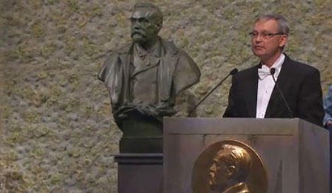 manbet手机版卡尔-亨里克·赫尔丁教授在斯德哥尔摩音乐厅举行的诺贝尔奖颁奖典礼上致开幕词狗万世界杯
