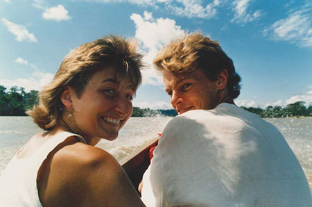 manbet手机版1986年，梅-布里特和我在厄瓜多尔的亚马逊河支流上。