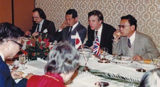 manbet手机版1980年日本谷口研讨会上的欧式晚宴。