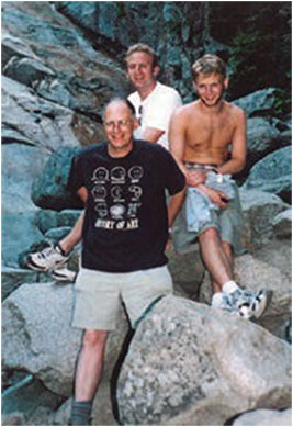 manbet手机版和我的儿子丹尼尔和本杰明在新罕布什尔州,2001年夏天。