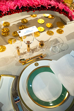 manbet手机版桌子上摆放着诺贝尔奖餐具