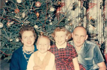 manbet手机版妈妈，我，帕姆和爸爸，1960年圣诞节。