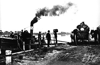 manbet手机版1915年在Krümmel装载火药。