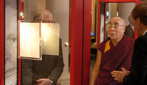 manbet手机版达赖喇嘛观看展览