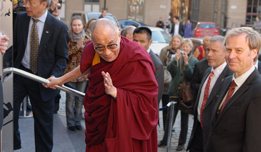 manbet手机版达赖喇嘛抵达诺贝尔博物馆