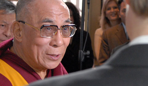 manbet手机版达赖喇嘛在一次简短的采访中说