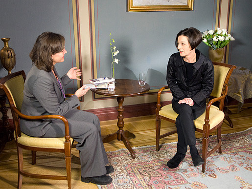 manbet手机版赫塔MÃ¼在接受Nobelprize.org采访时。