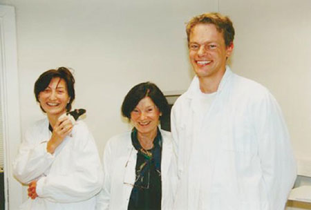 manbet手机版2000年，我、汉娜·穆斯塔帕塔和爱德华在NTNU拉德校区实验室。manbet手机版这是我们在特隆赫姆建立第一个实验室的地方(图片来源:Siw Ellen Jakobsen, Forskning.no)。