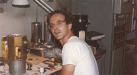 manbet手机版Rainer Weiss在麻省理工学院的实验室里